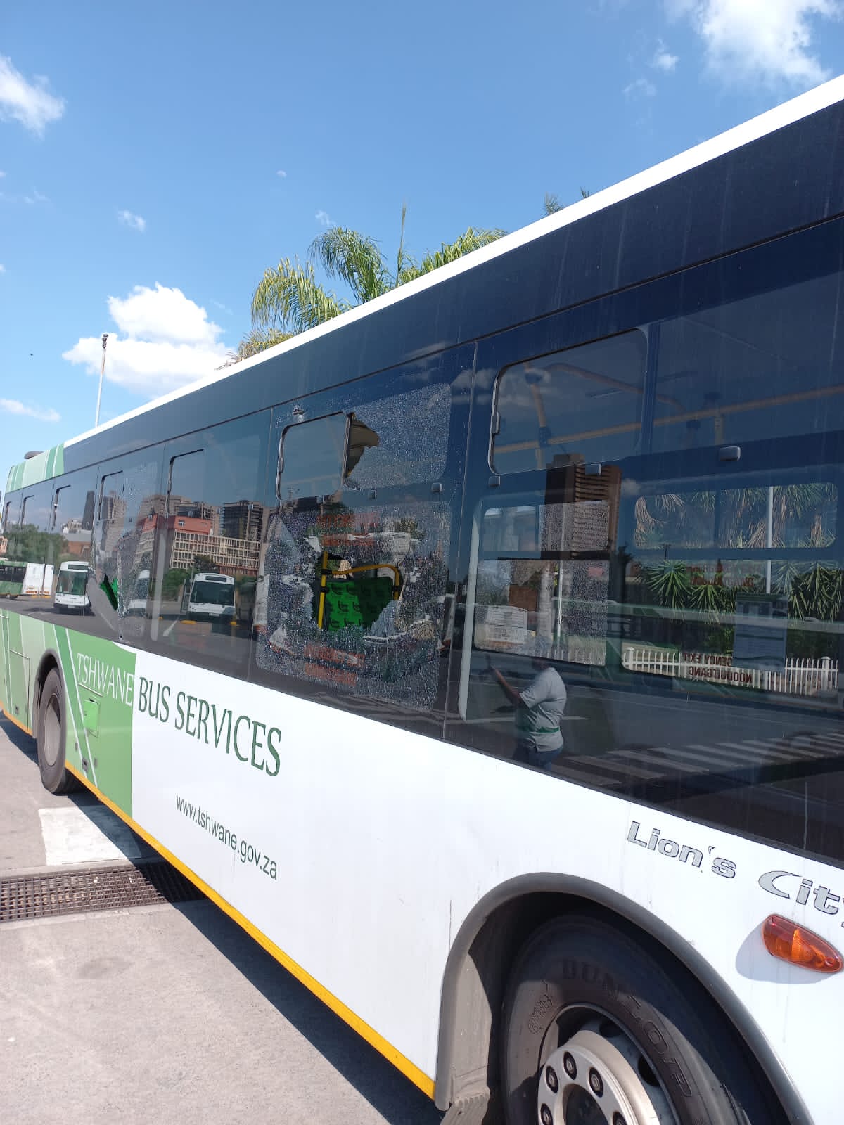 Tshwane bus services pelted with stone in Pretoria
