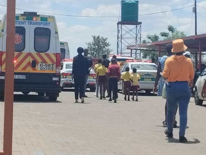 Pupils of Tlotlompho Primary School in Garankua, Tshwane taken to clinic after consuming food poison