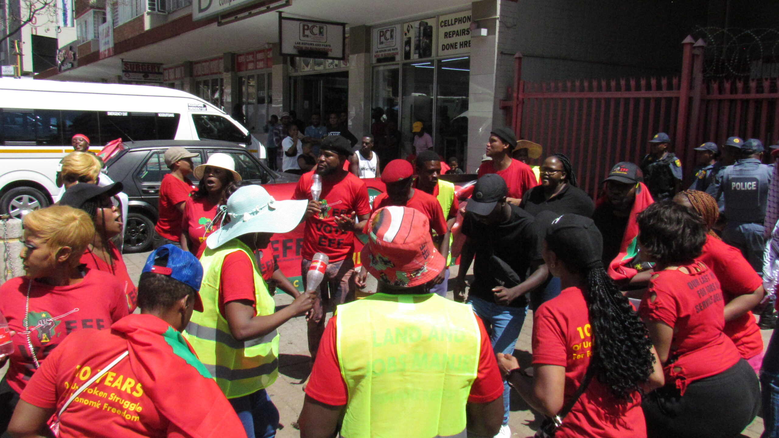 EFF members in ward 81 and tenants marching at the office of Huurkor in Sunnyside Tshwane