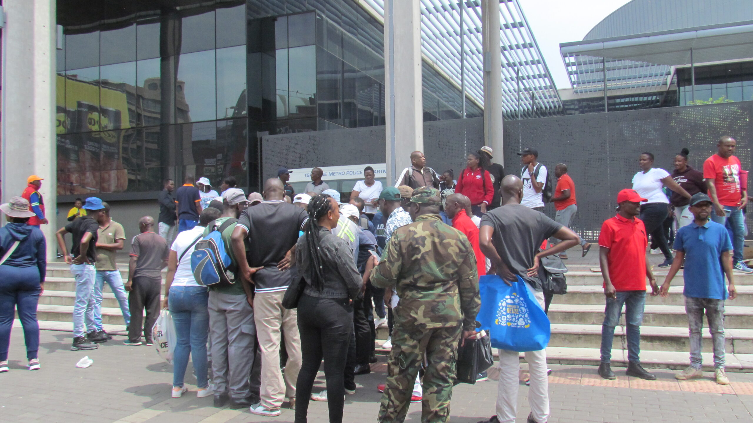 Outsource security guard's pickets at Tshwane House demand their 3 months' salary. 