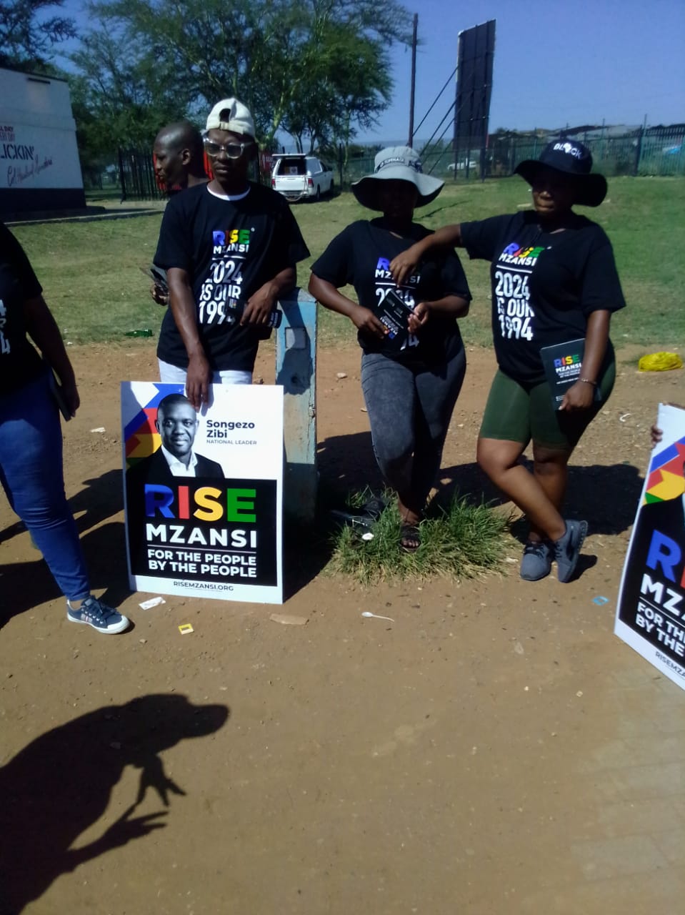 Rise Mzansi members campaigning at Mam's mall on Saturday 