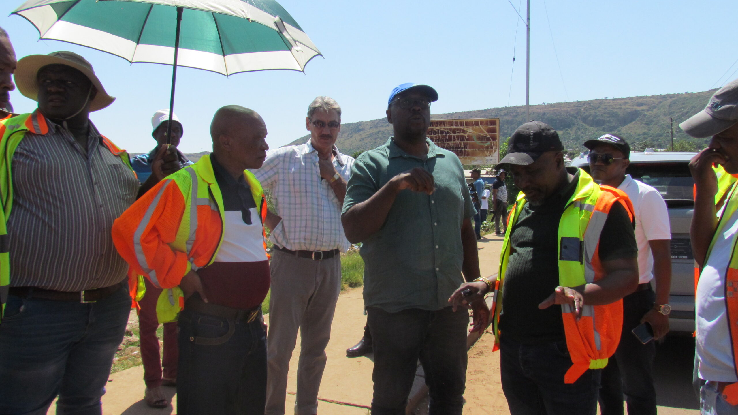 MALLDTA chairperson Stemmer Monageng and MATA chairman Ben Maredi with City of Tshwane officials during oversight inspection of the roads in Extension 18 RDP Mamelodi Far east, Tshwane photo by Dimakatso Modipa