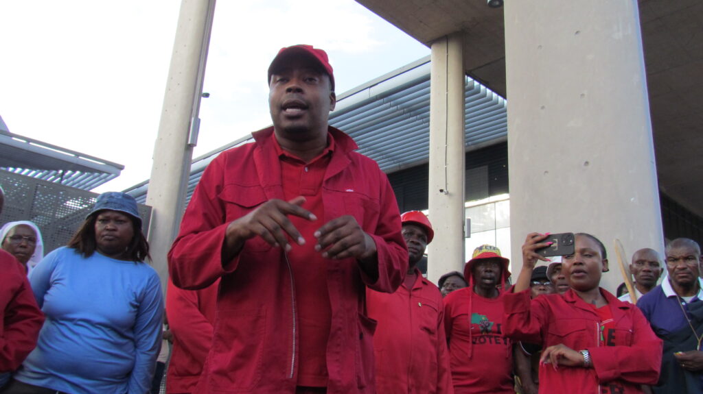Tshwane EFF regional chair Obakeng Ramabodu addressing the security guards outside Tshwane House photo by Dimakatso Modipa
