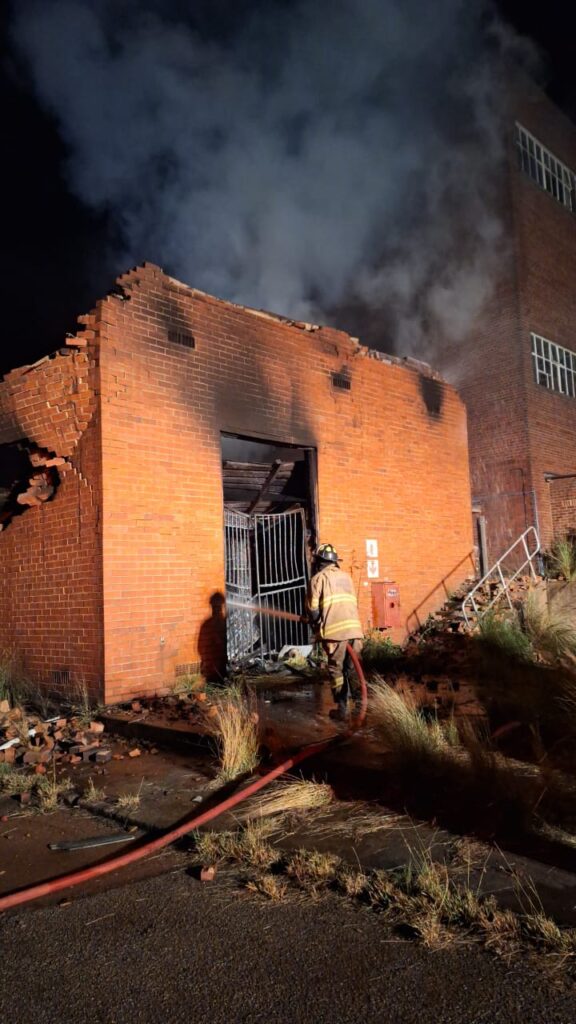 The City of Tshwane Emergency Services Department extinguished the fire 