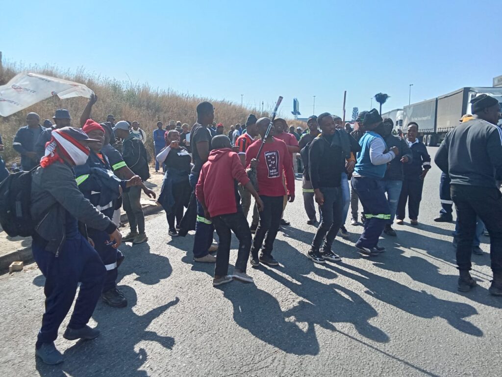 Grindrod workers sing and dance outside the offices photo by Dimakatso Modipa