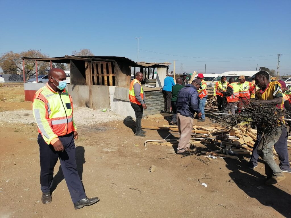 "Mamelodi Local and Long-Distance Taxi Association (MALLDTA) chairperson Stemmer Monageng and members on a cleaning up campaign in East lynne