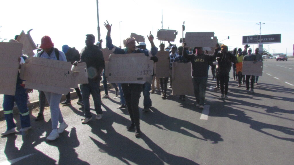 Disgruntled out-of-work labourers protest to waste office in Mamelodi, Tshwane photo by Dimakatso Modipa