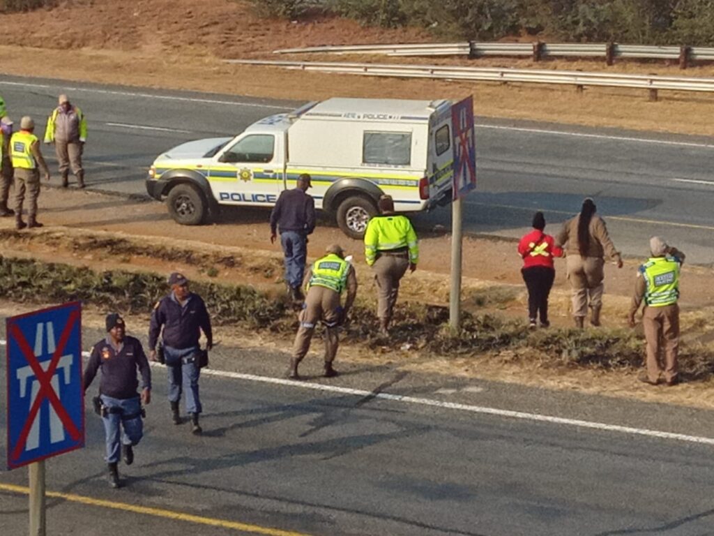 SAPS arresting youth who were allegedly protesting 