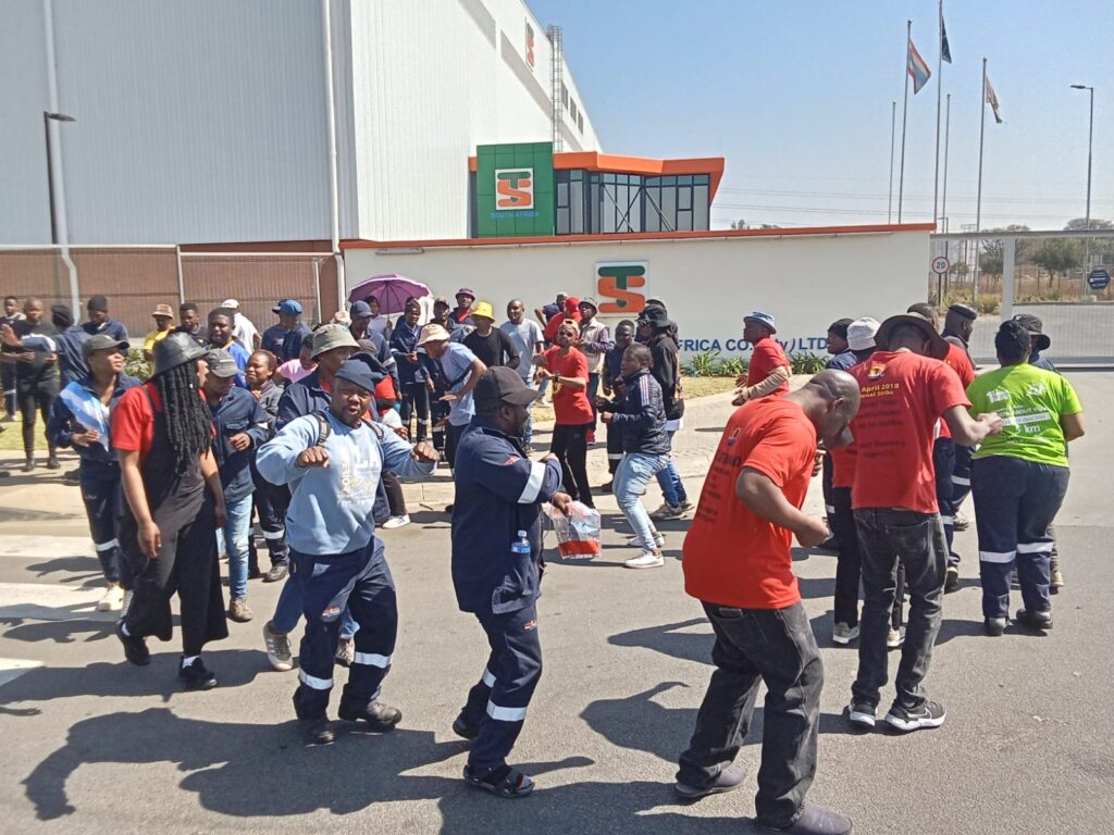 Aggrieved striking workers of Thai Summit auto parts manufacturing company in Tshwane photo by Dimakatso Modipa