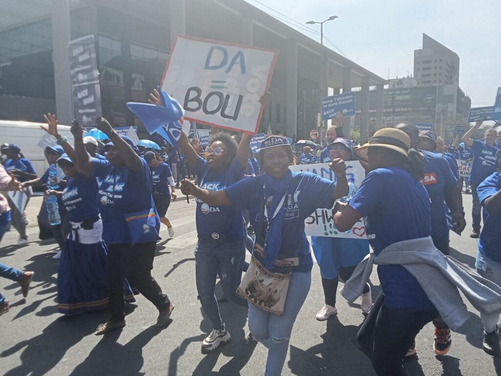 DA members marching outside Tshwane House 