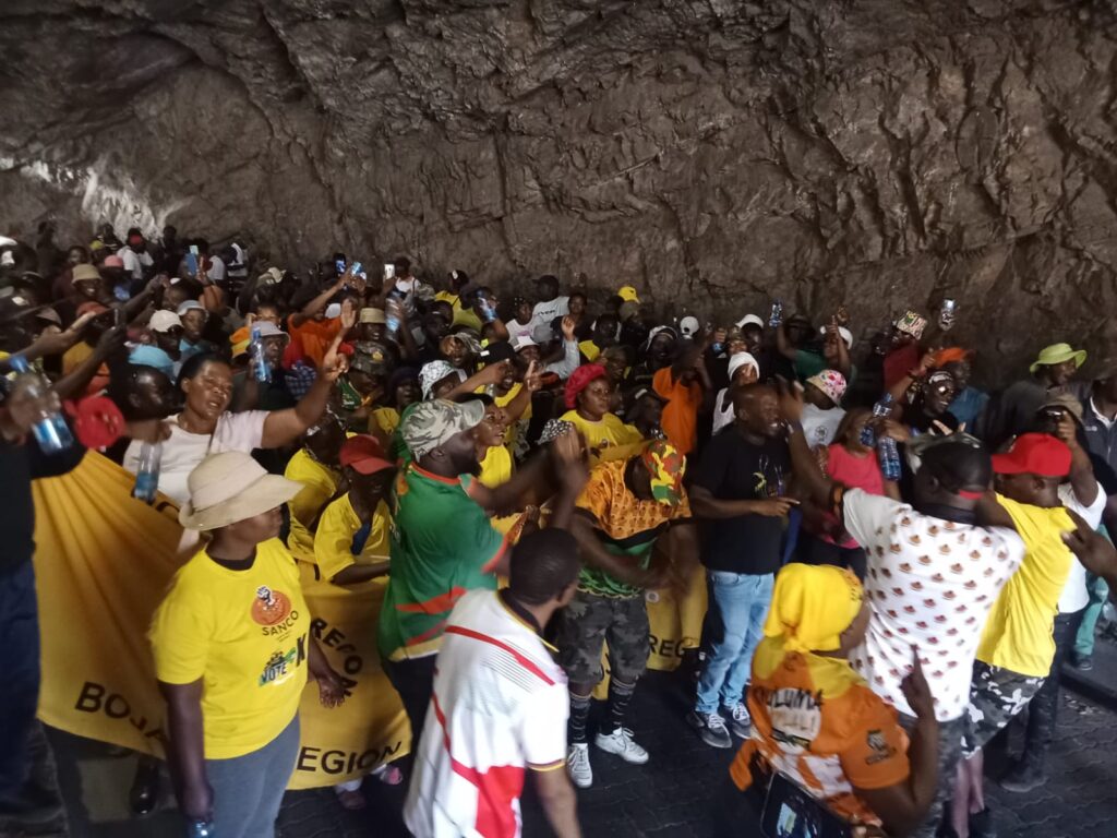 Residents of Haarties sing and dance at Tunnel Road against racism photo by Dimakatso Modipa