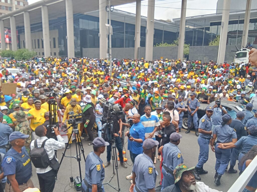 ANC members including residents of Tshwane march to Tshwane House 