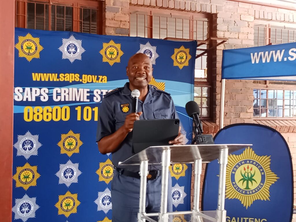 Gauteng Police Commissioner Lieutenant General Tommy Mthombeni addressing learners 