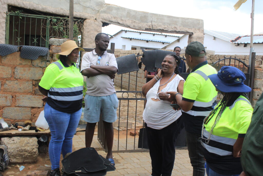 Operation Vali Car Wash led by deputy chief whip of councillors Collen Marishane joined by chairperson of economic development and ward 40 councillor Joel Masilela, ward 17 Pinky Lelaka, ward 6 Shiba Madansela, ward 86 Kholofelo Kgopotso engaging with landlord who rented car wash owners' photo by Dimakatso Modipa