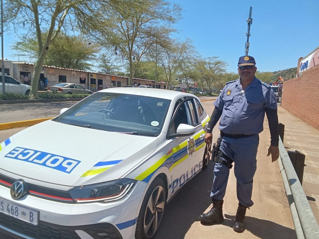 Mamelod East station Commander Brigadier Naidoo patrolling the malls photo by Dimakatso Modipa