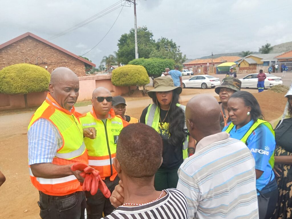 City of Tshwane Deputy Mayor Eugene Modise helped engaged with the residents of Mamelodi on Saturday morning 