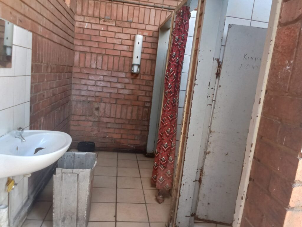 Toilets at Dr Savage taxi rank not working with a curtain door 