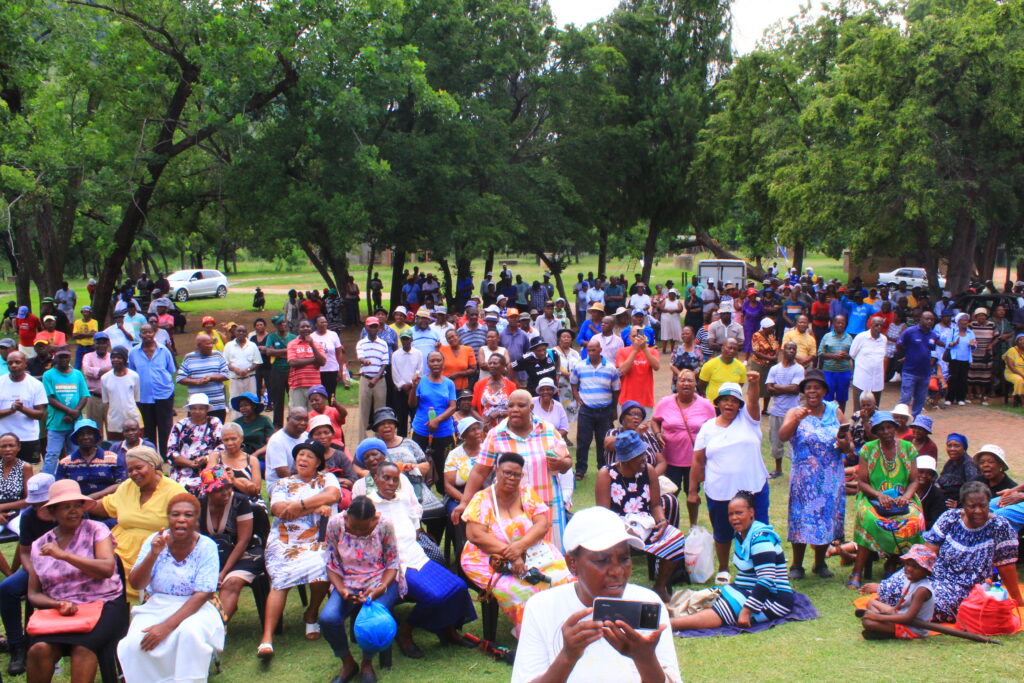 Residents of Mamelodi at a feedback meeting in Moretele Park Mamelodi west on Sunday 