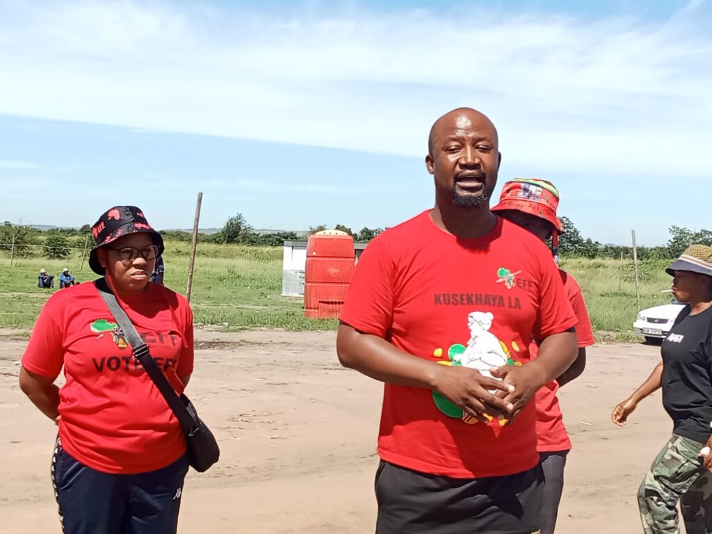 EFF activist Sub Region 5 leader Bongani Ramontja addressing the beneficiaries and EFF members in Peinaarspoort Ext 15 