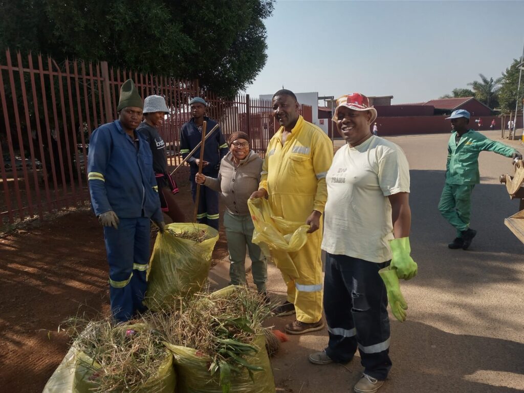 Residents of Section A3 and surrounding areas in Mamelodi West clean umthombo primary school in Mamelodi west
