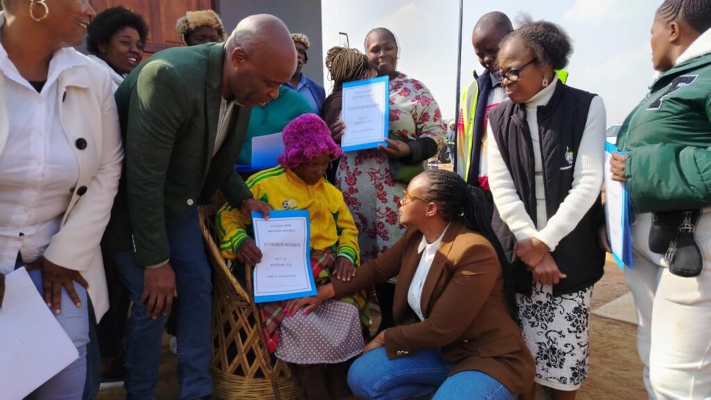 Mayoral Executive & Palesa Coal Mine hand over 8 houses to Bronkhorstspruit
residents as part community upliftment initiative photo supplied 
