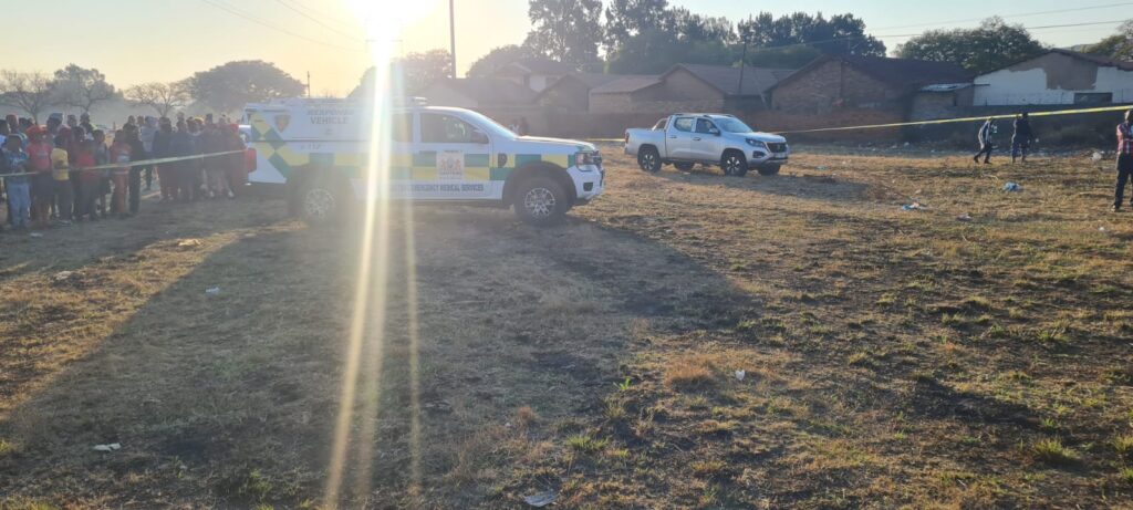 Police inspecting crime scene in Eersterus, Tshwane photo by SAPS 