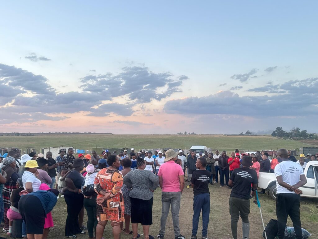 The President of the Mayibuye Youth Movement Keamogetswe Masike met with community members of Brakpan 