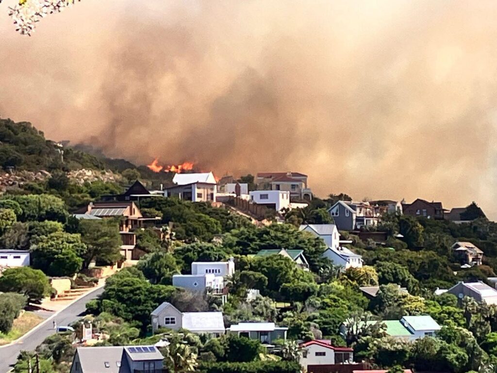Wildfire in the Jonkersdam area of TMNP, near the Glencairn Expressway and moving toward Capri photo supplied 