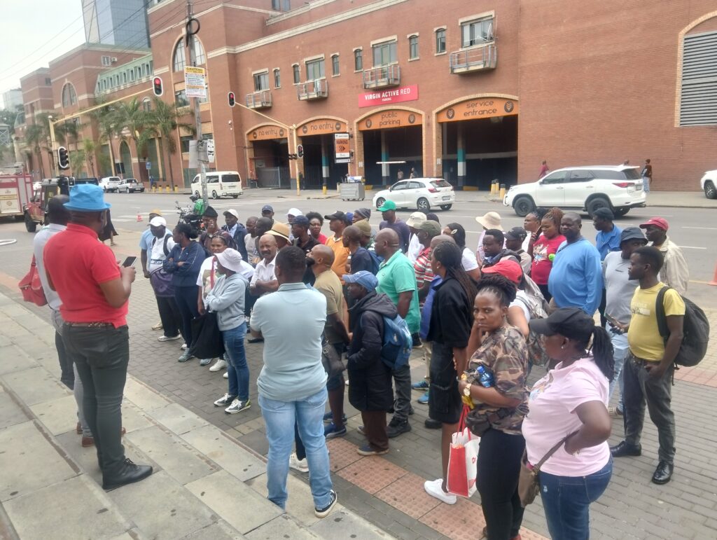 Angry and frustrated security officers at Tshwane House photo by Dimakatso Modipa 