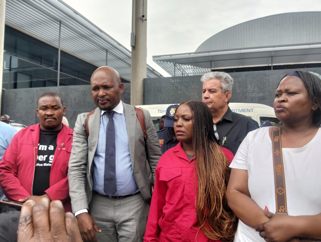 MMC 's addressing angry security officers at Tshwane House photo by Dimakatso Modipa 