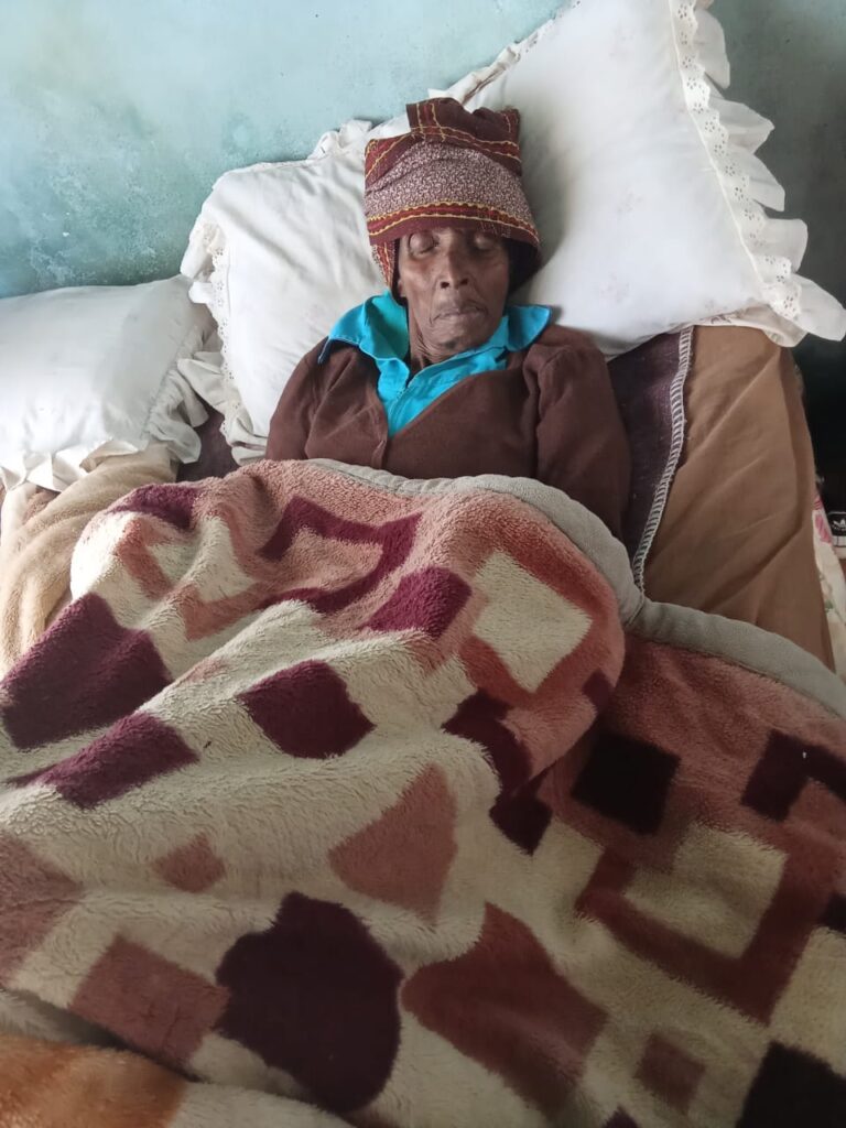 Nthabiseng Nkosi's elderly mom who was alleged dragged out of bed by Joburg Mayor Dada Morero in order to force her to vacate the disputed house