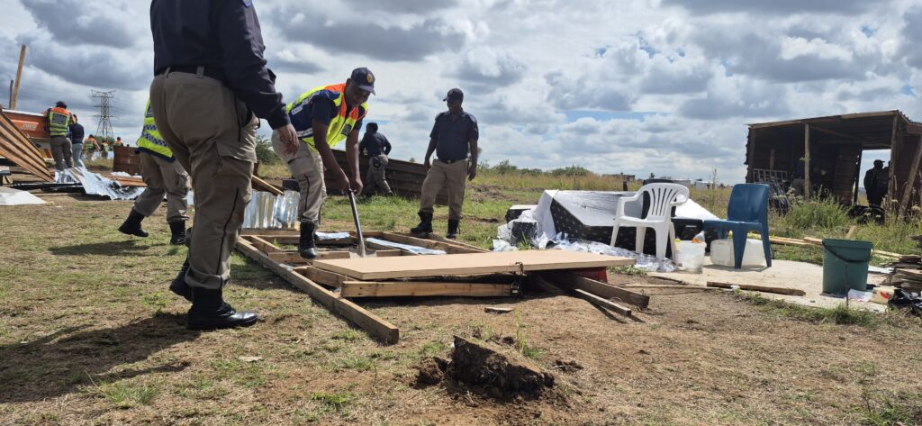 JMPD removed illegal structures in Eennerdale in Johannesburg photos supplied