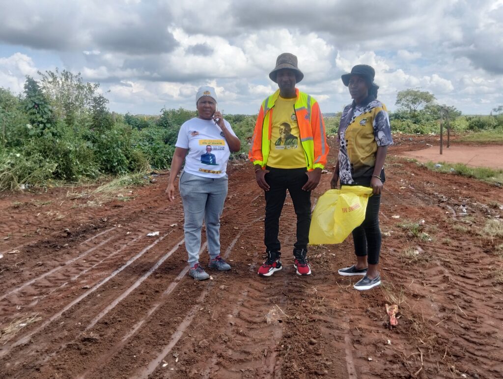 ANC members and SANCO members on a clean up campaign in ward 93 Mamelodi east, Tshwane photos by Dimakatso Modipa 