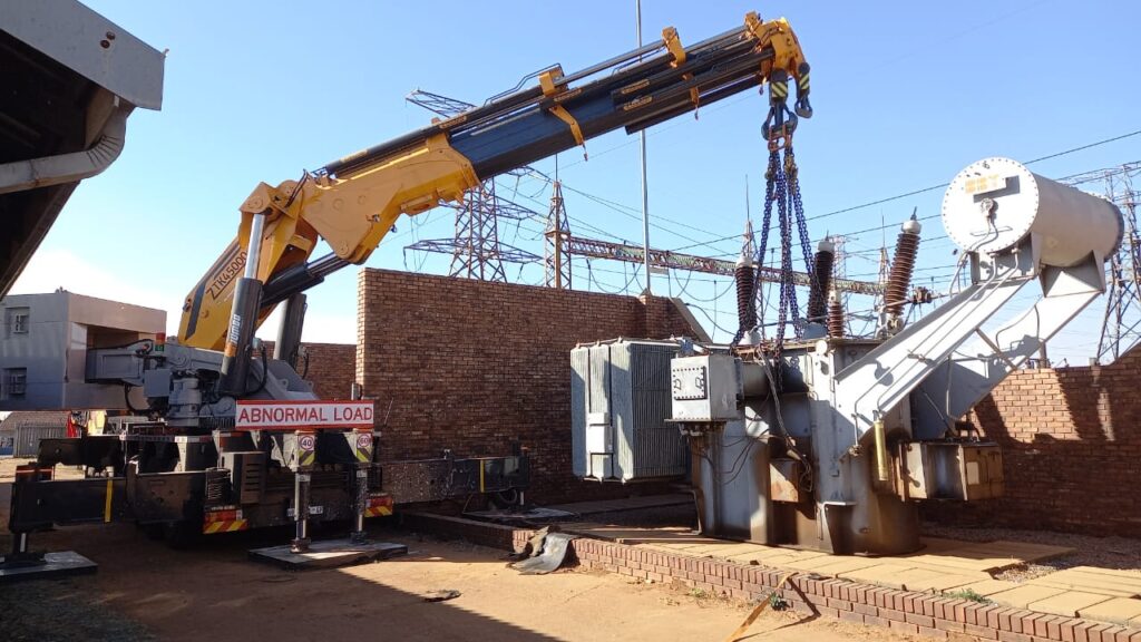The City of Tshwane's Energy and Electricity Business Unit (EEBU) transported a large 40 MVA power transformer from the 132/11 kV Wolmer Substation to the 132/11 kV Mamelodi 2 Substation photos supplied 