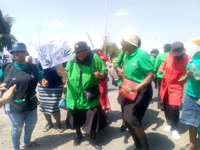 Community of Soshanguve singing outside court demand 3 accused bot to be gant bail photo by Dimakatso Modipa