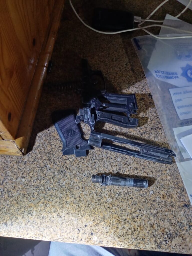 Some of the unlincence firearm found in the possession of the suspets in Eersterus Tshwane