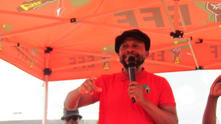EFF member of parliament Dr Mbuyiseni Ndlozi addressing the residents of Mamelodi east, Tshwanwe about service delivery