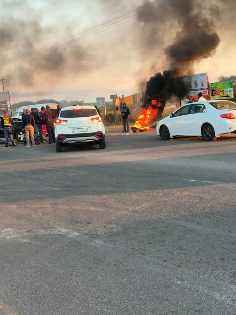 Community of Rusternburg in ward 44 blocking the road