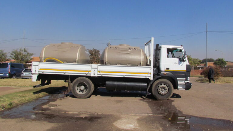 Water tanker truck in Ikageng community hall in Mamelodi east photo by Dimakatso Modipa