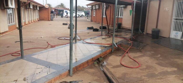 Municipality office in Mamelodi west burned by angry group demand their job back