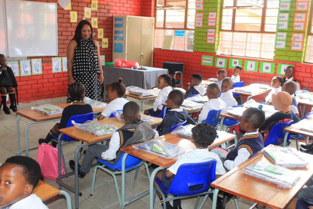 Balebogeng primary school principal Khoza with Grade 1 learners' photo by Dimakatso Modipa