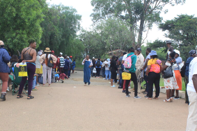 Parents queue for space in Mamelodi East Tshwane photo by Dimakatso Modipa