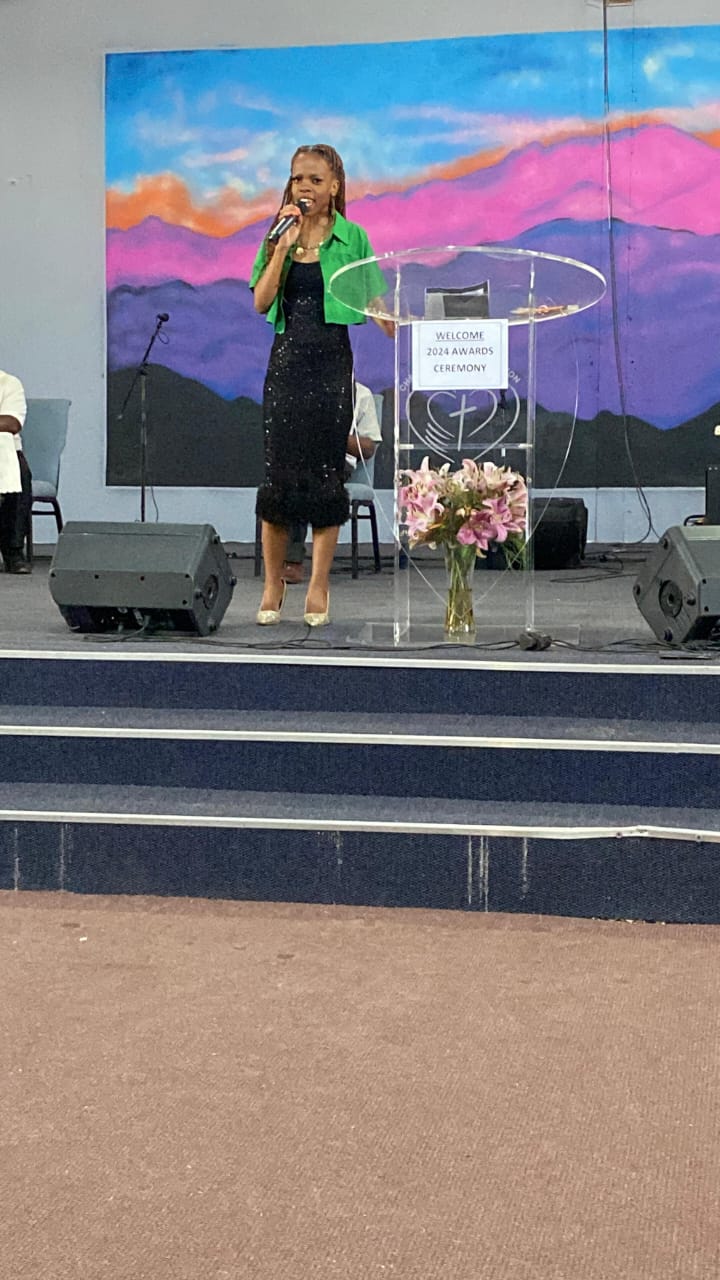 Puseletso Mampholo reciting one of her poems at a corporate function