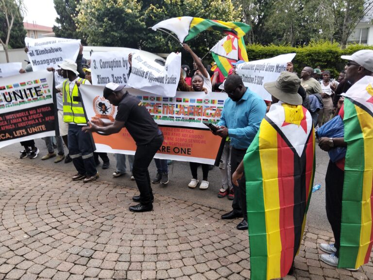 Zimbabwean national protest at Zimbabwe embassy photo by Dimakatso Modipa