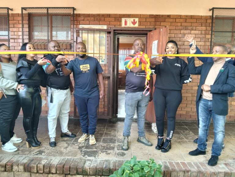 Staff of Tshimollo primary school and 5 M Foundation and district officials cutting a ribbon photo by Dimakatso Modipa